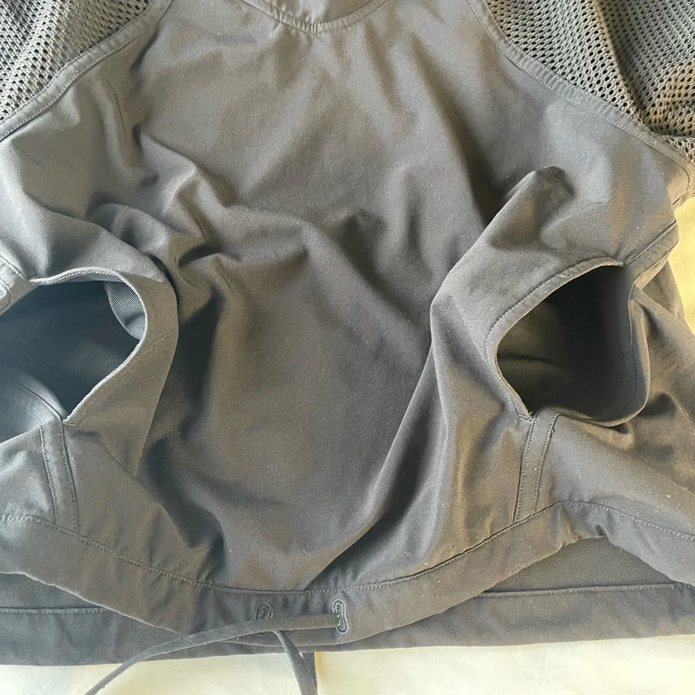 Lululemon Catch a Breeze Black Cropped Pullover Hoodie Fits like Women’s Size 2 - Picture 7 of 14